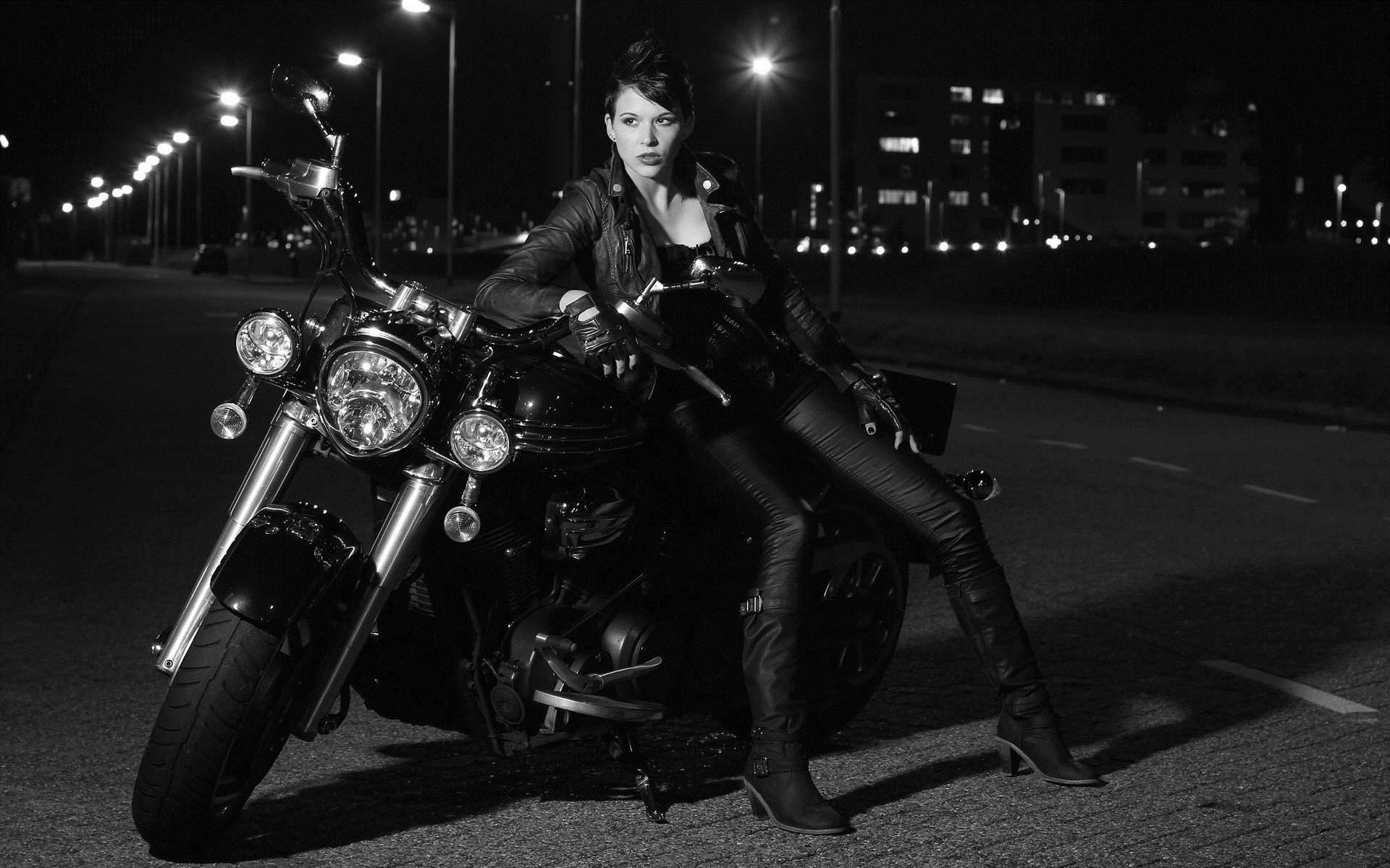 Photo Beautiful girls and motorcycles in Ho Chi Minh