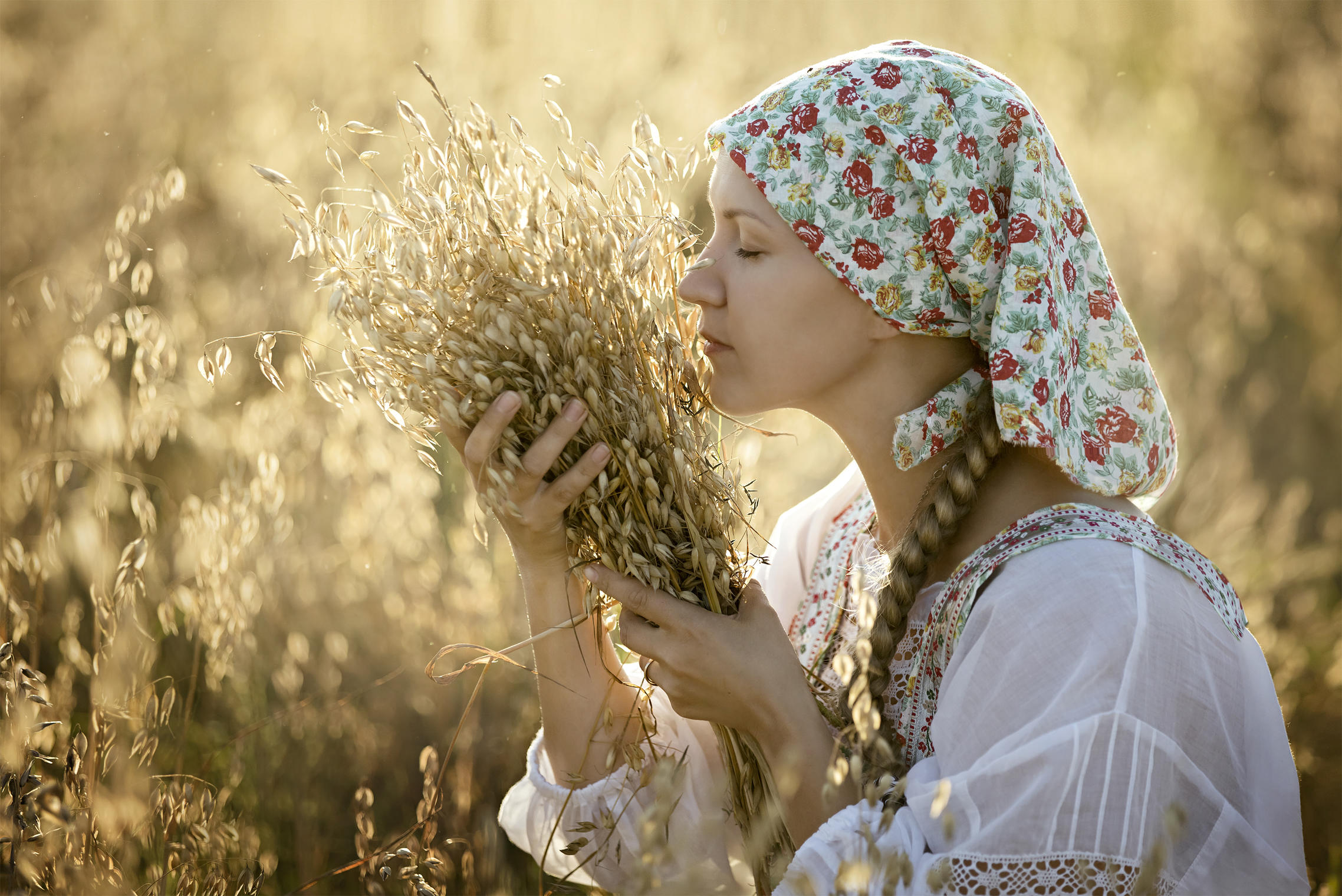 Photo Women in Slavic costumes in Ho Chi Minh